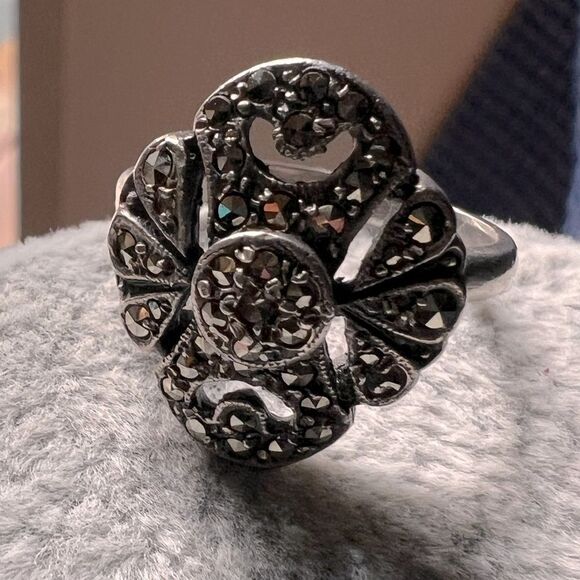 Jewelry - Vintage Sterling Silver Marcasite ring. Size 6.5